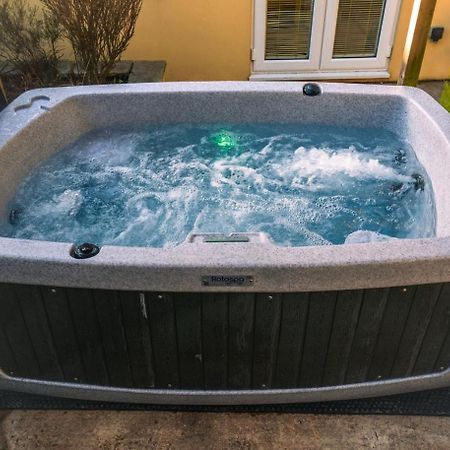The Retreat, Own Hot Tub, Romantic Escape, Near Lyme Regis Exterior photo