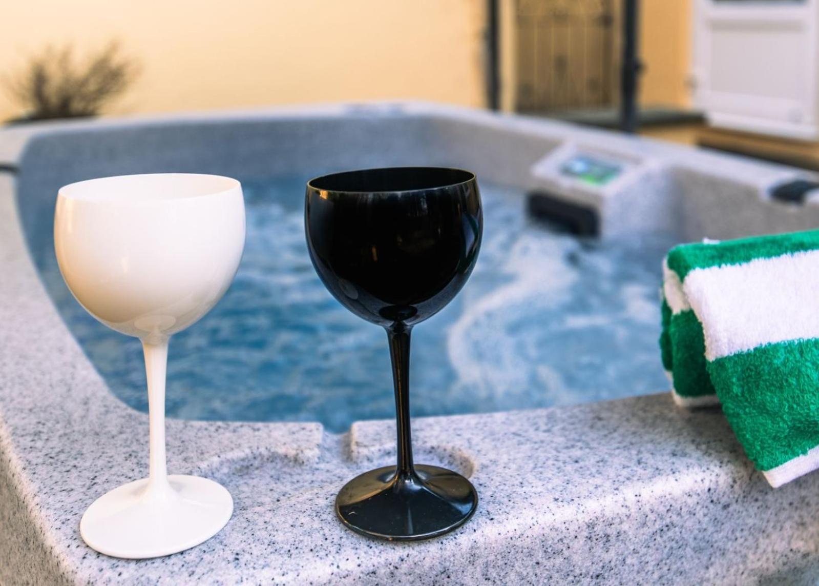 The Retreat, Own Hot Tub, Romantic Escape, Near Lyme Regis Exterior photo