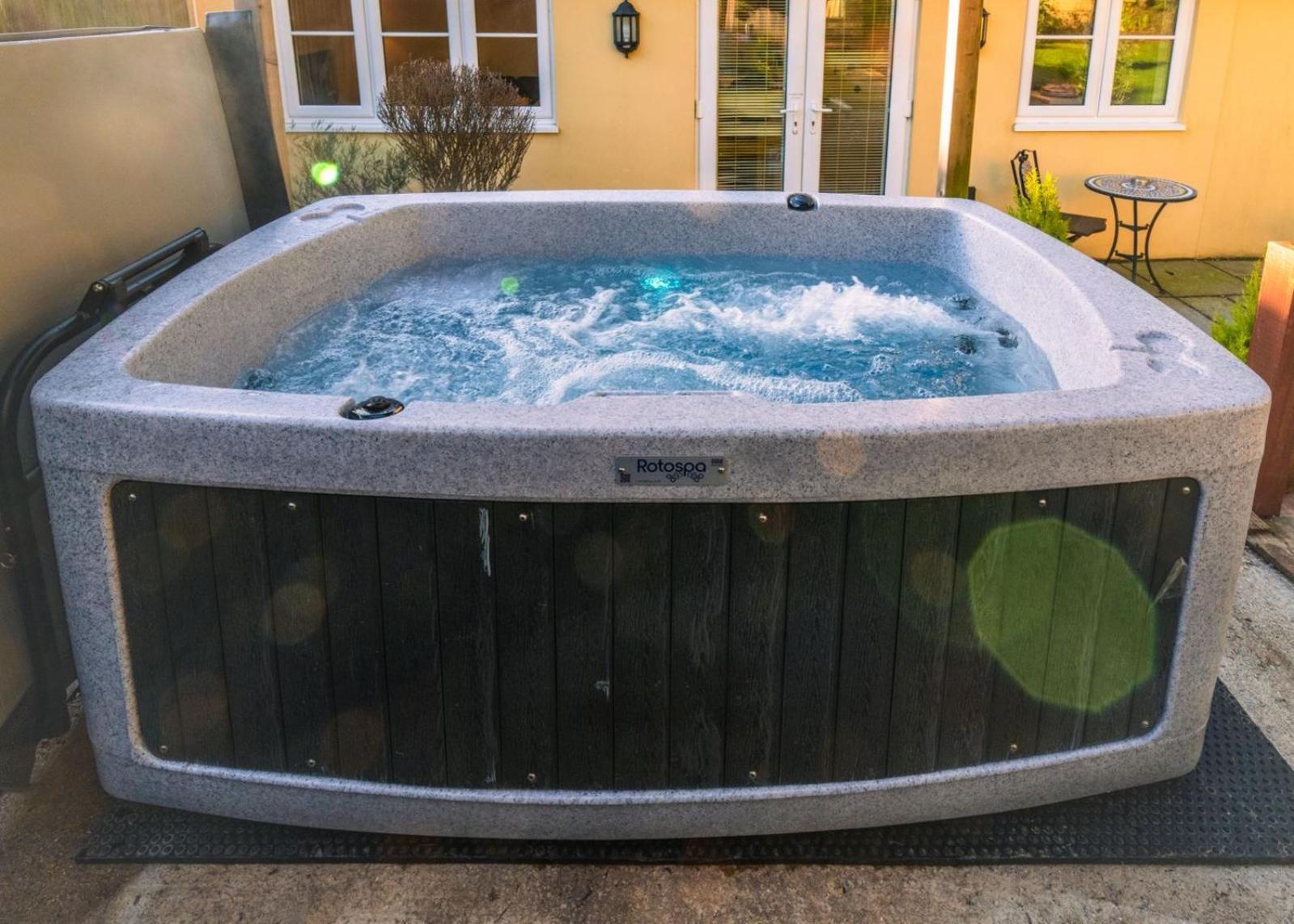 The Retreat, Own Hot Tub, Romantic Escape, Near Lyme Regis Exterior photo